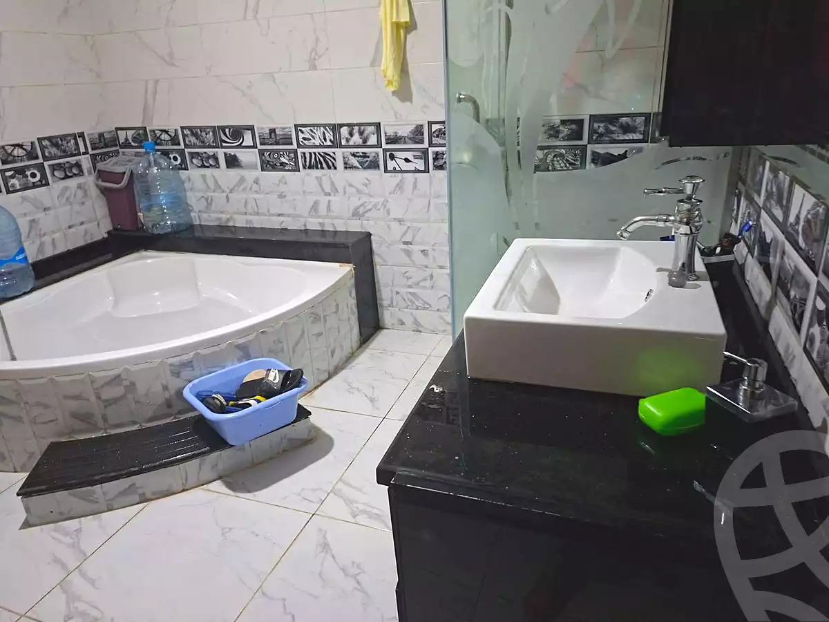 https://aqarmap.com.eg/ar/listing/7019880-for-sale-cairo-helwan-mahmoud-khater-st