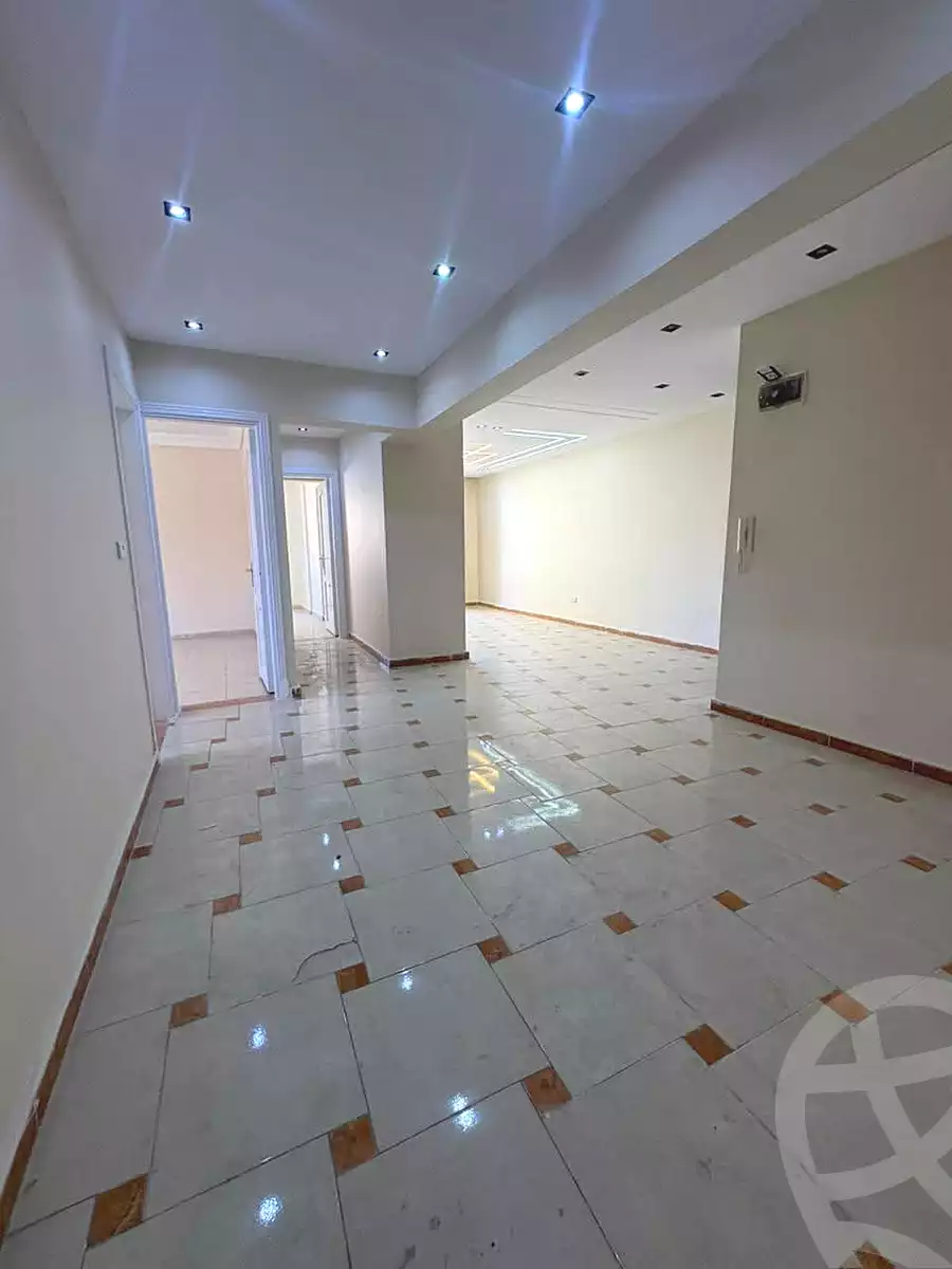 https://aqarmap.com.eg/ar/listing/7025011-for-sale-alexandria-miami-shr-jml-bd-lnsr