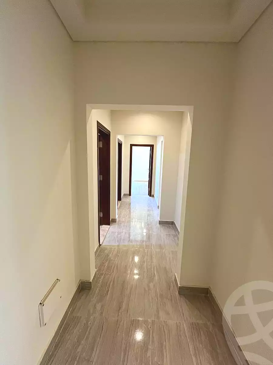 شقة بـ٣ غرف نوم في ريجينتس بارك، صورة ٢ من ١٠