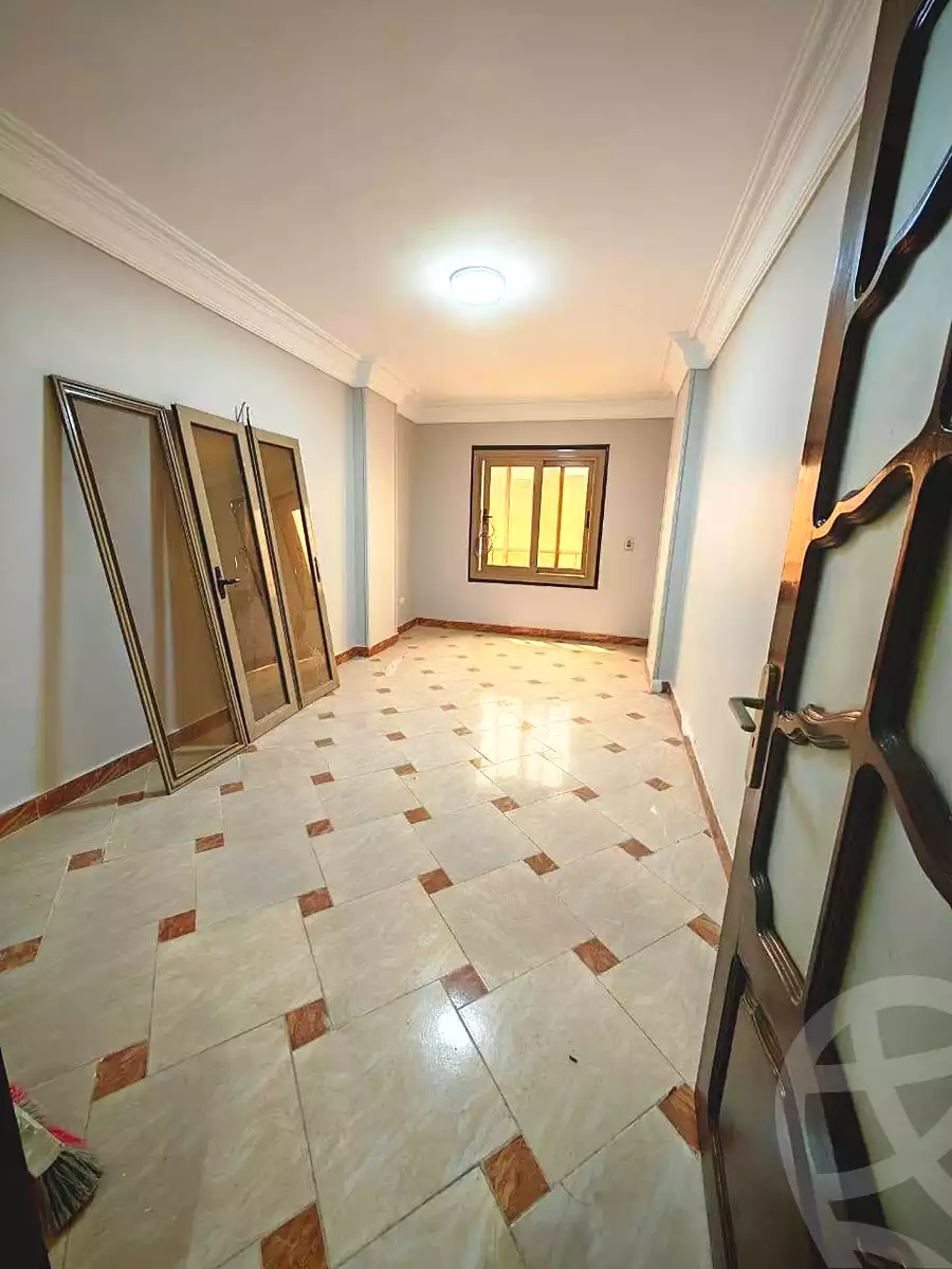 https://aqarmap.com.eg/ar/listing/7039256-for-sale-cairo-helwan-ahmed-enci-st