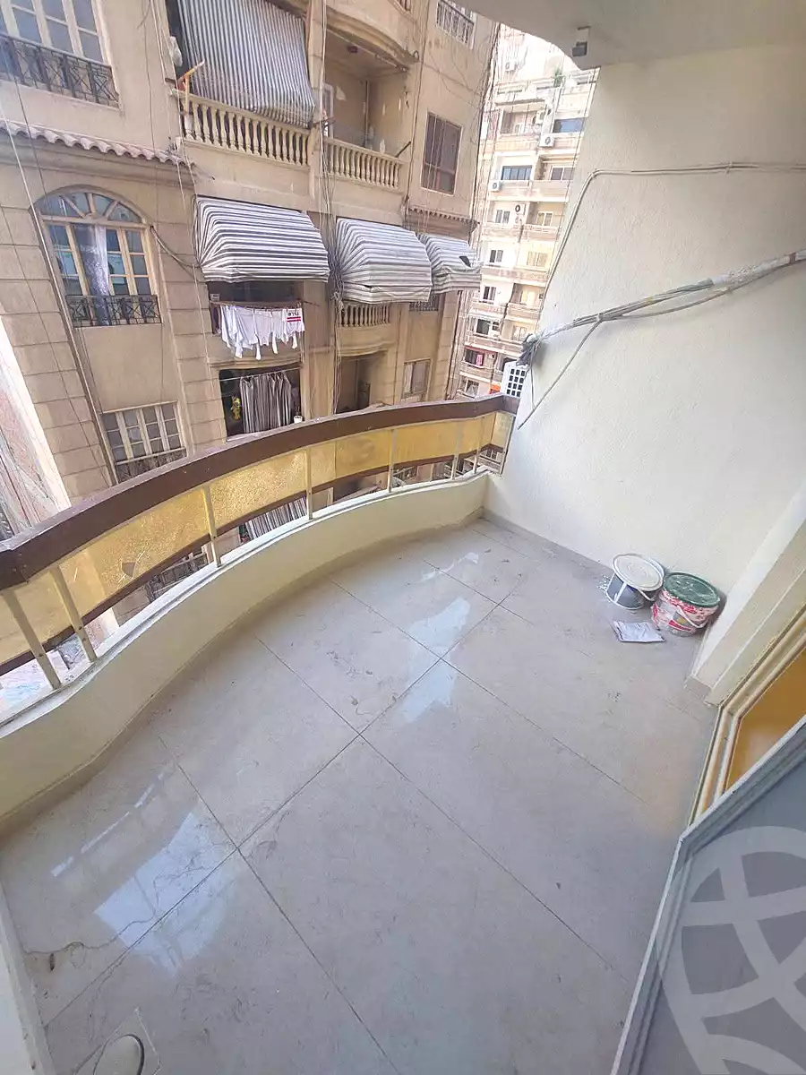 https://aqarmap.com.eg/ar/listing/7040458-for-sale-alexandria-el-asafra-shr-45