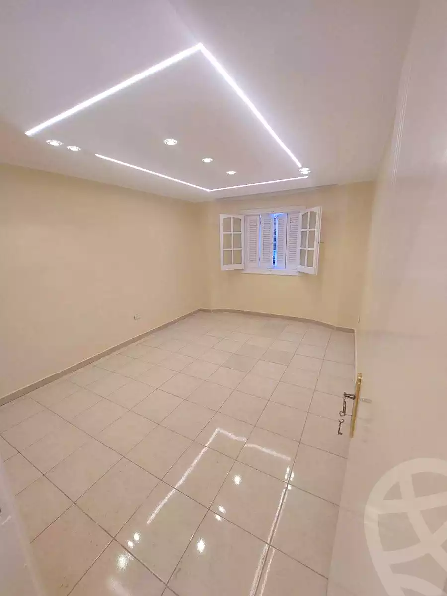 https://aqarmap.com.eg/ar/listing/7040458-for-sale-alexandria-el-asafra-shr-45