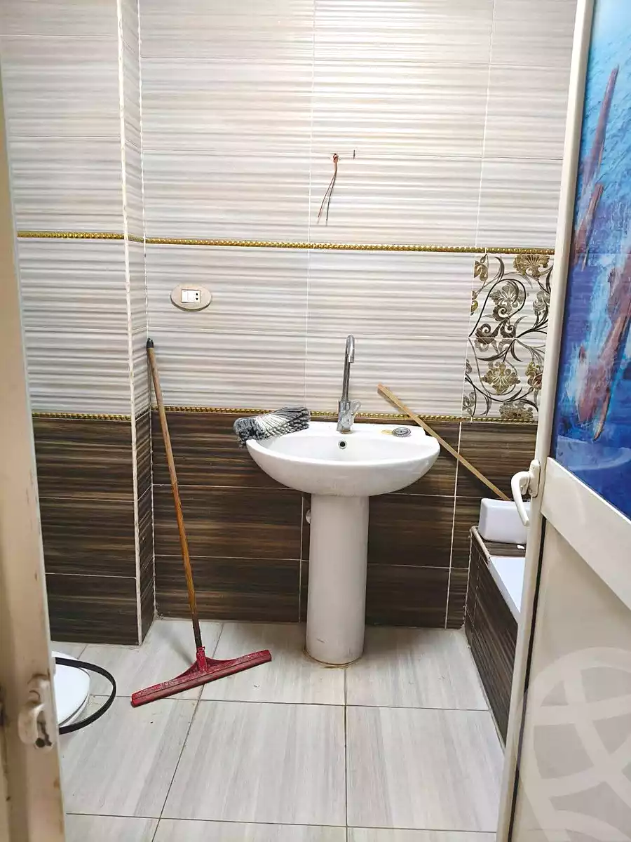 https://aqarmap.com.eg/ar/listing/7044437-for-sale-cairo-helwan-el-shareaa-el-sharby-st