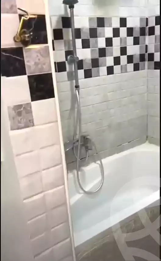 https://aqarmap.com.eg/ar/listing/7050776-for-sale-cairo-ain-shams-ain-shams-el-sharkia-el-eshrein-stt