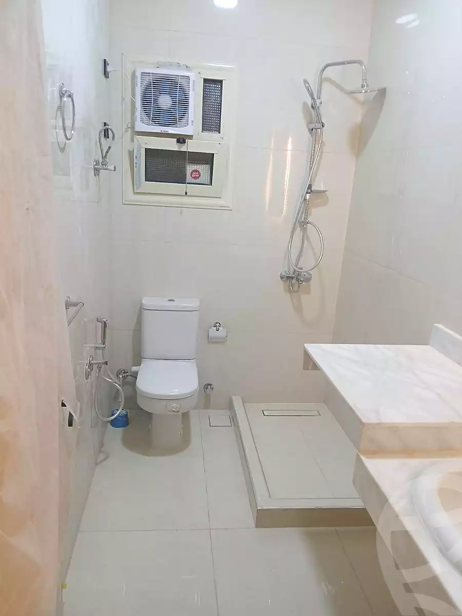 https://aqarmap.com.eg/ar/listing/7059736-for-rent-cairo-new-cairo-compounds-el-mostashareen-compound