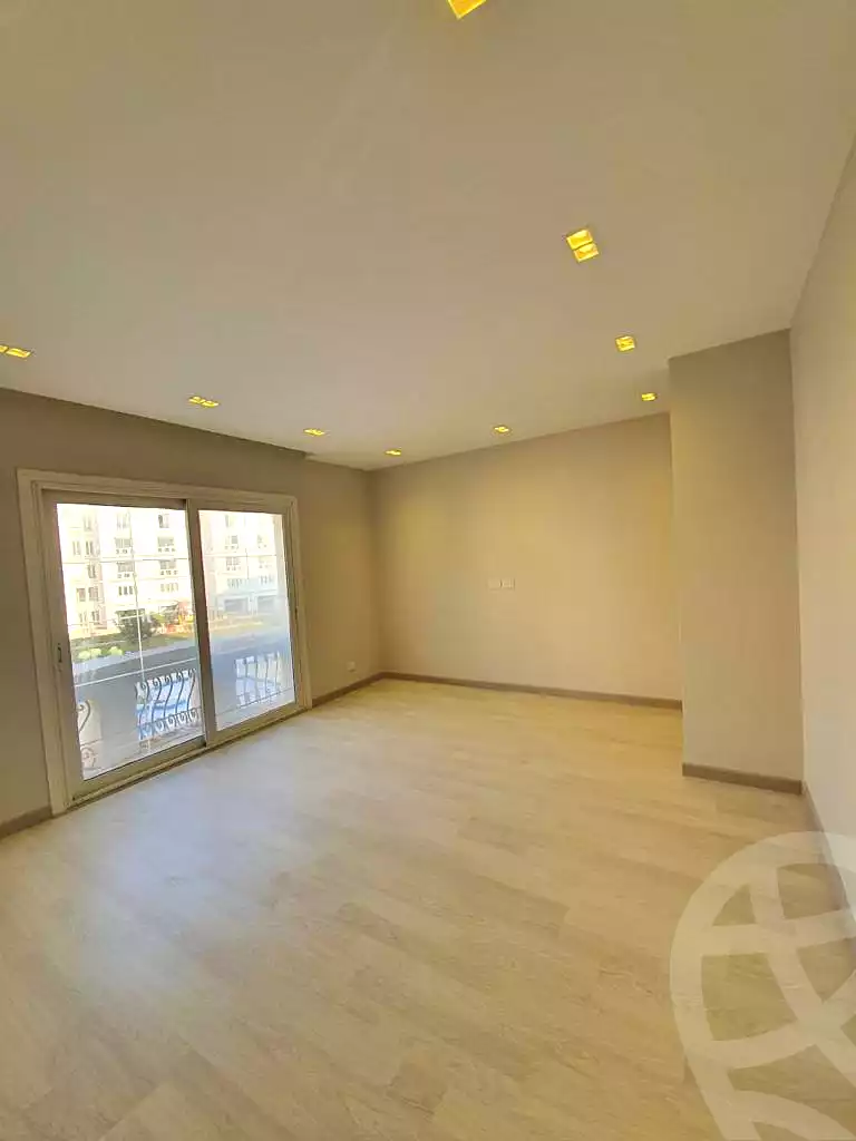 https://aqarmap.com.eg/ar/listing/7062828-for-sale-cairo-new-cairo-compounds-mountain-view-hyde-park