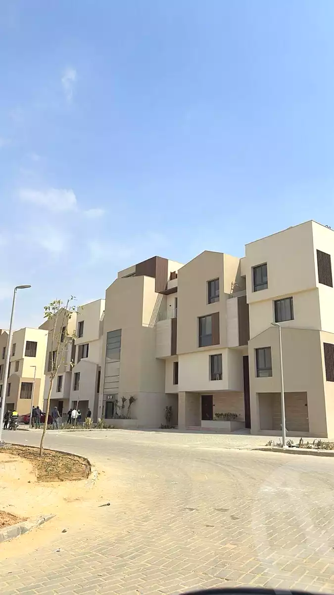 https://aqarmap.com.eg/ar/listing/7068036-for-sale-cairo-el-sheikh-zayed-city-lshykh-zyd-ljdyd-vye