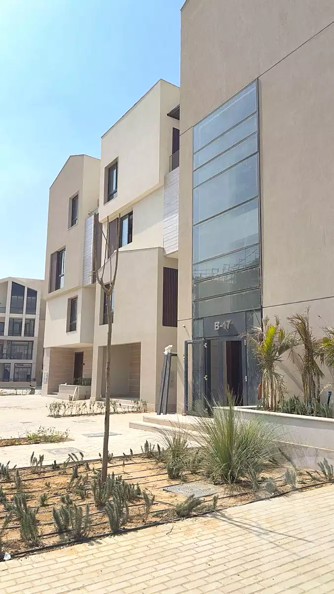 https://aqarmap.com.eg/ar/listing/7068073-for-sale-cairo-el-sheikh-zayed-city-lshykh-zyd-ljdyd-vye