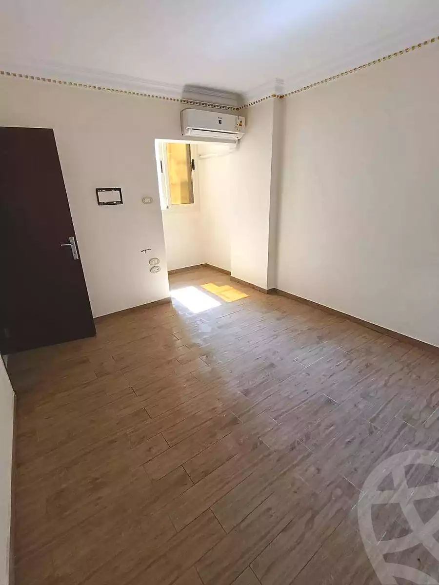 https://aqarmap.com.eg/ar/listing/7068856-for-sale-cairo-helwan-ahmed-enci-st