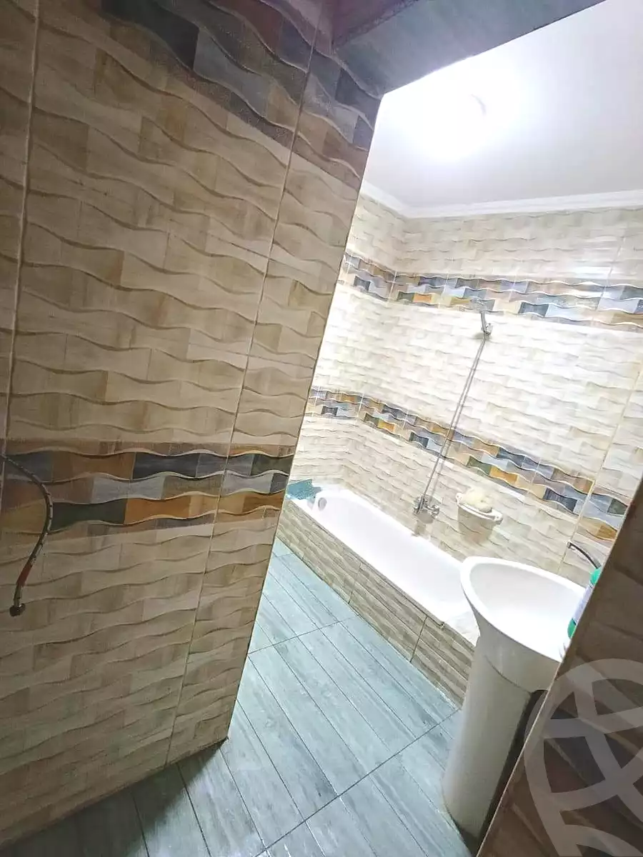 https://aqarmap.com.eg/ar/listing/7068953-for-sale-cairo-helwan-ahmed-enci-st