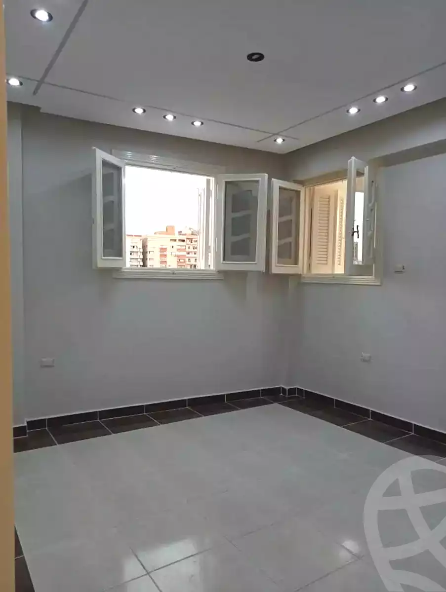 https://aqarmap.com.eg/ar/listing/7070855-for-sale-alexandria-sydy-bshr-sydy-bshr-bhry-khalil-hamada-st