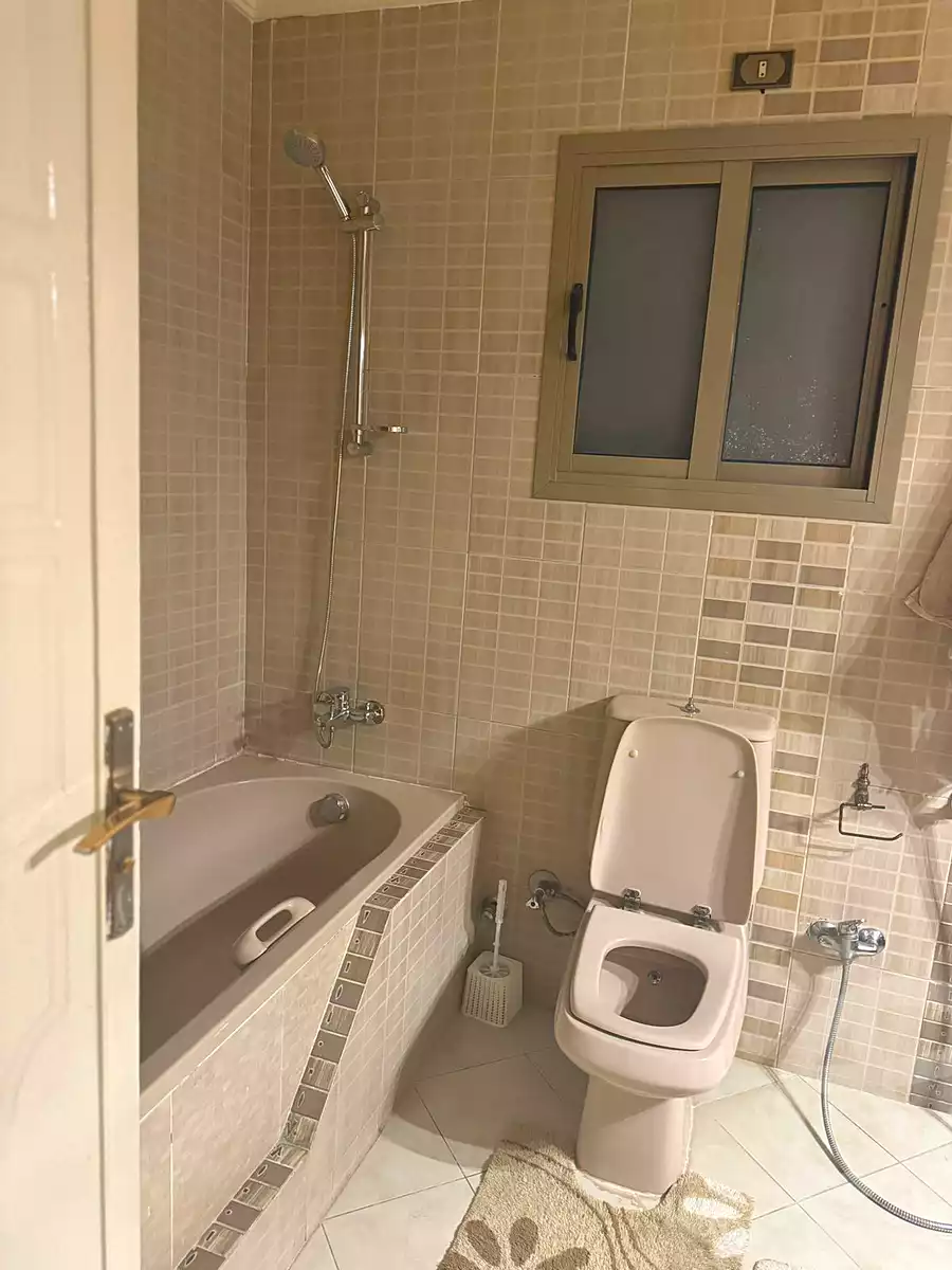 https://aqarmap.com.eg/ar/listing/7072379-for-rent-cairo-new-cairo-lrhb-city-mtdd-lrhb-phase-7