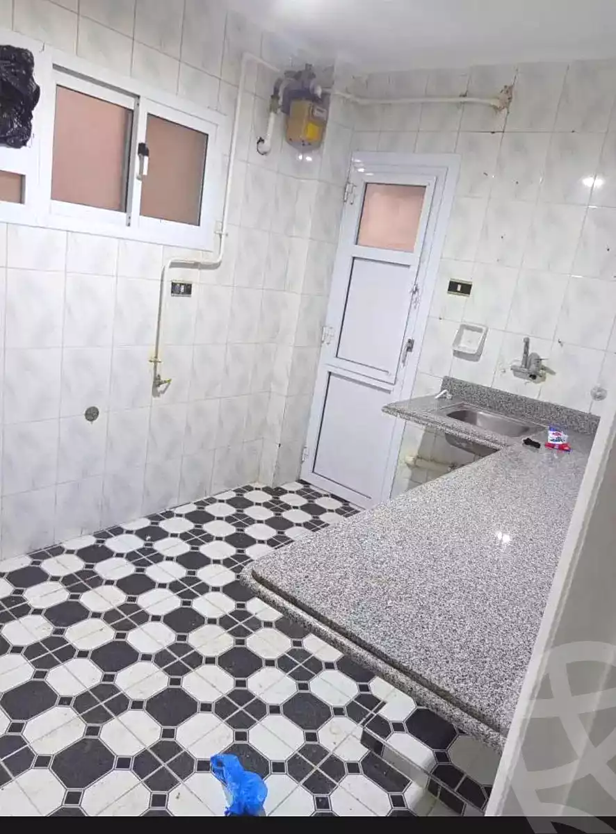 https://aqarmap.com.eg/ar/listing/7073338-for-rent-alexandria-al-agamy-bw-ywsf
