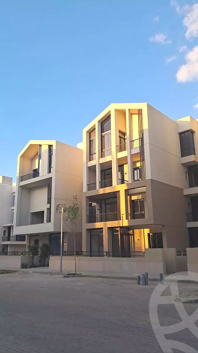 https://aqarmap.com.eg/en/listing/7076024-for-sale-cairo-el-sheikh-zayed-city-compounds-beverly-hills