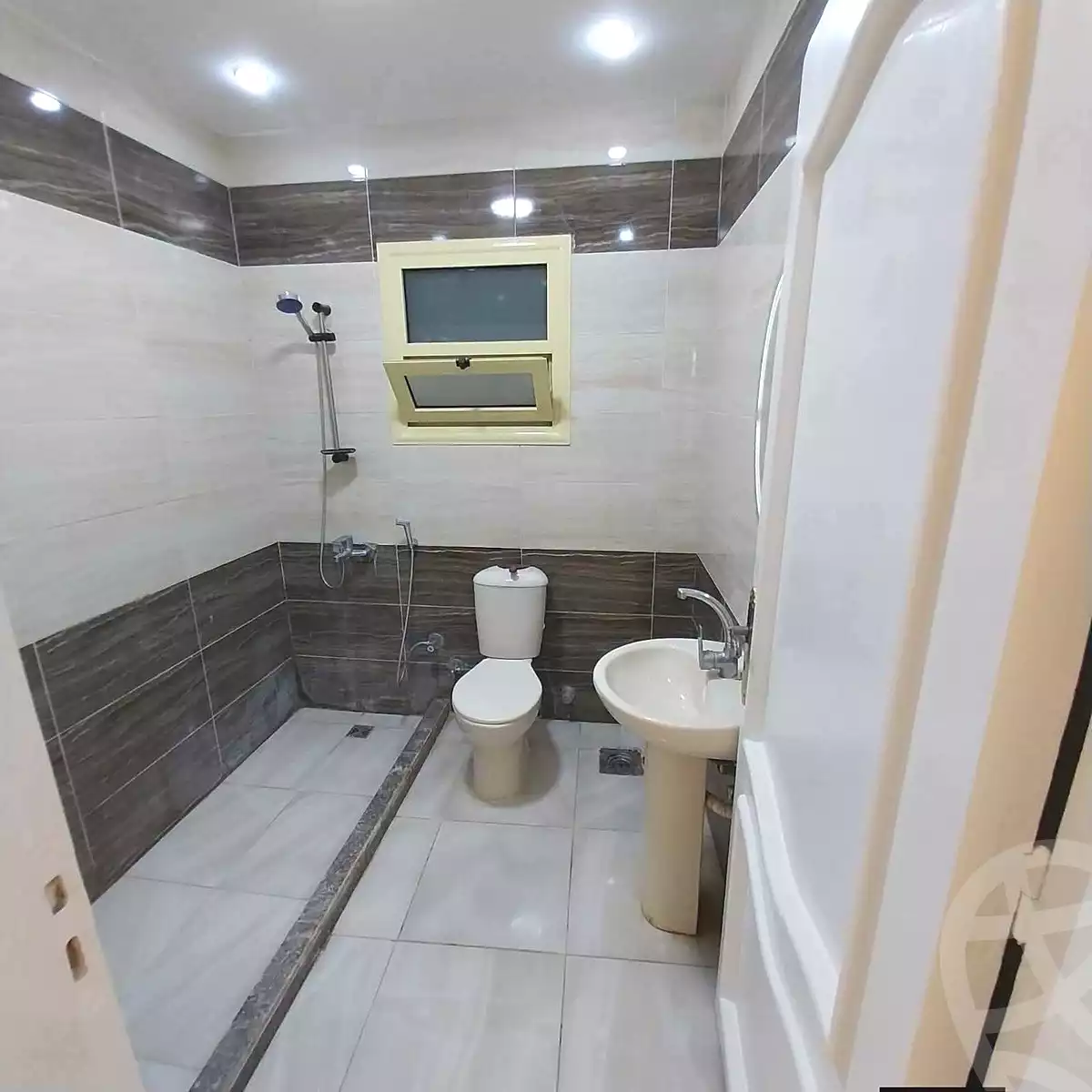 https://aqarmap.com.eg/en/listing/7079588-for-sale-alexandria-al-agamy-lbytsh-bianchiii