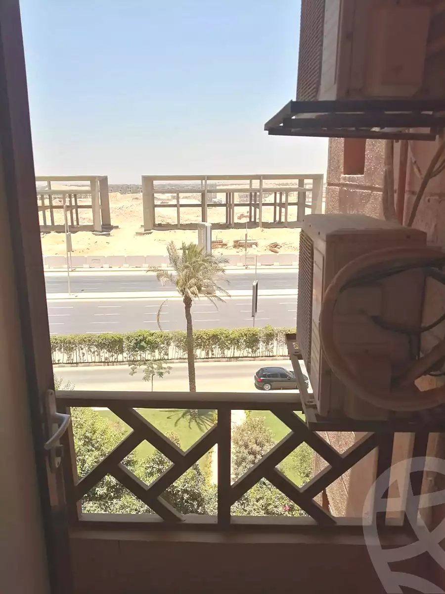 https://aqarmap.com.eg/ar/listing/7080361-for-sale-cairo-new-cairo-lrhb-city-phase-4-mohammed-farid-st