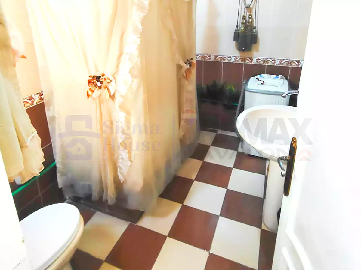 https://aqarmap.com.eg/ar/listing/7080474-for-sale-alexandria-ibrahimia-omar-zafan-st