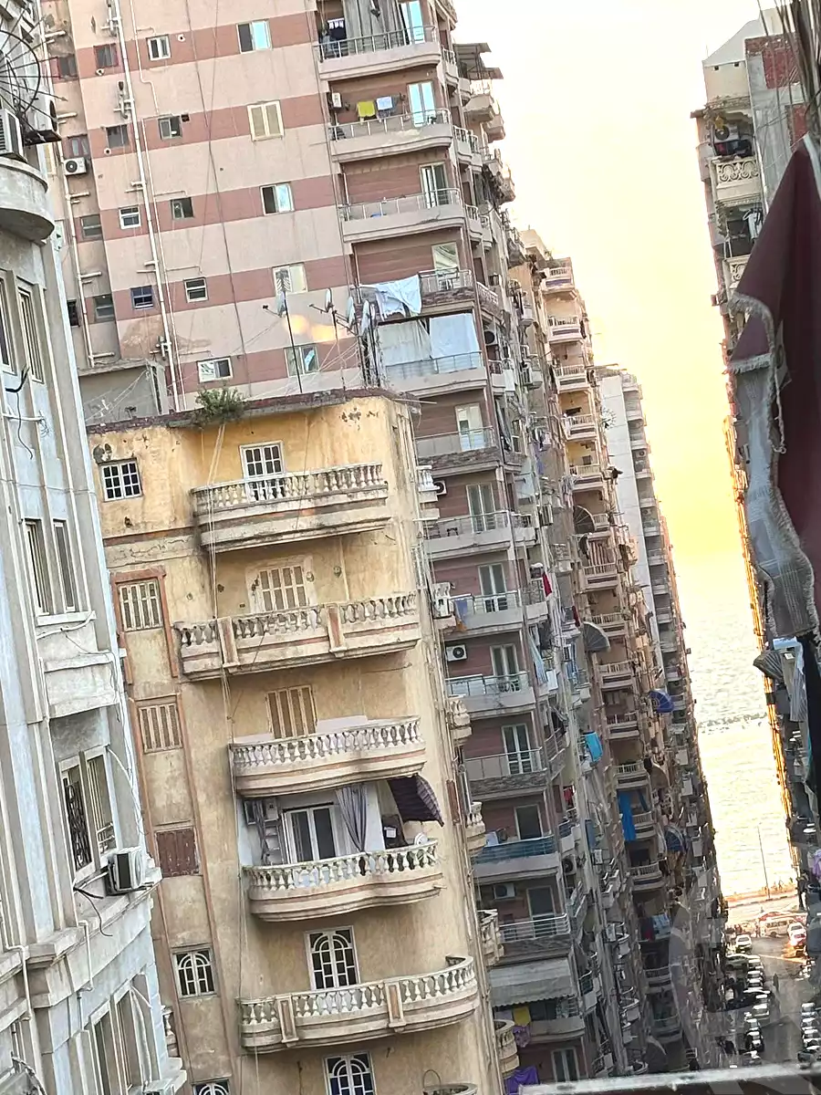 https://aqarmap.com.eg/ar/listing/7080543-for-sale-alexandria-sydy-bshr-sydy-bshr-bhry-mohamed-el-srafi-st.