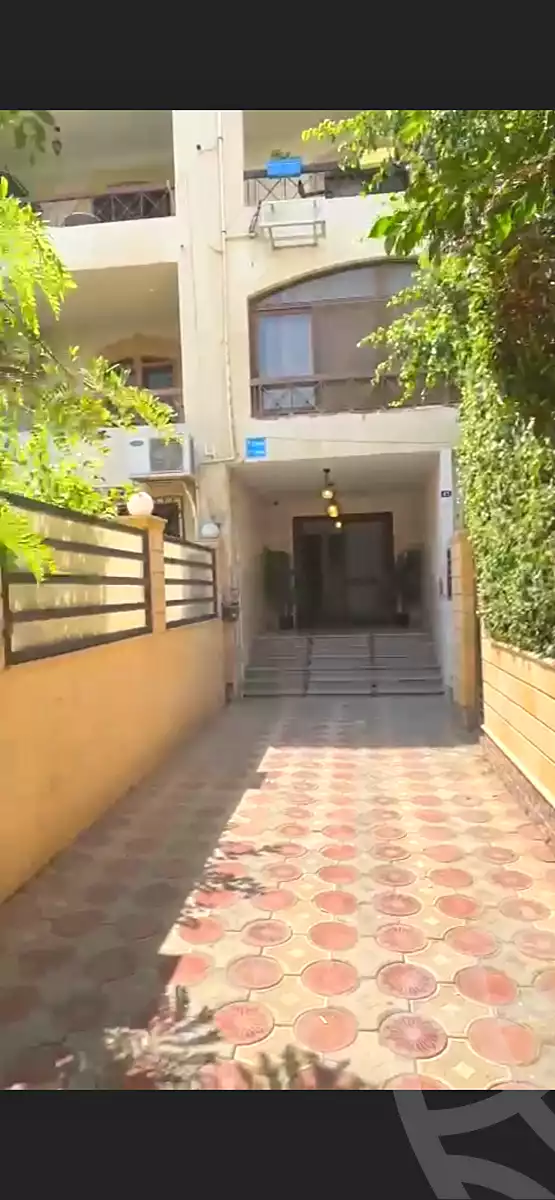 https://aqarmap.com.eg/en/listing/7085069-for-sale-cairo-new-cairo-compounds-zizinia-city