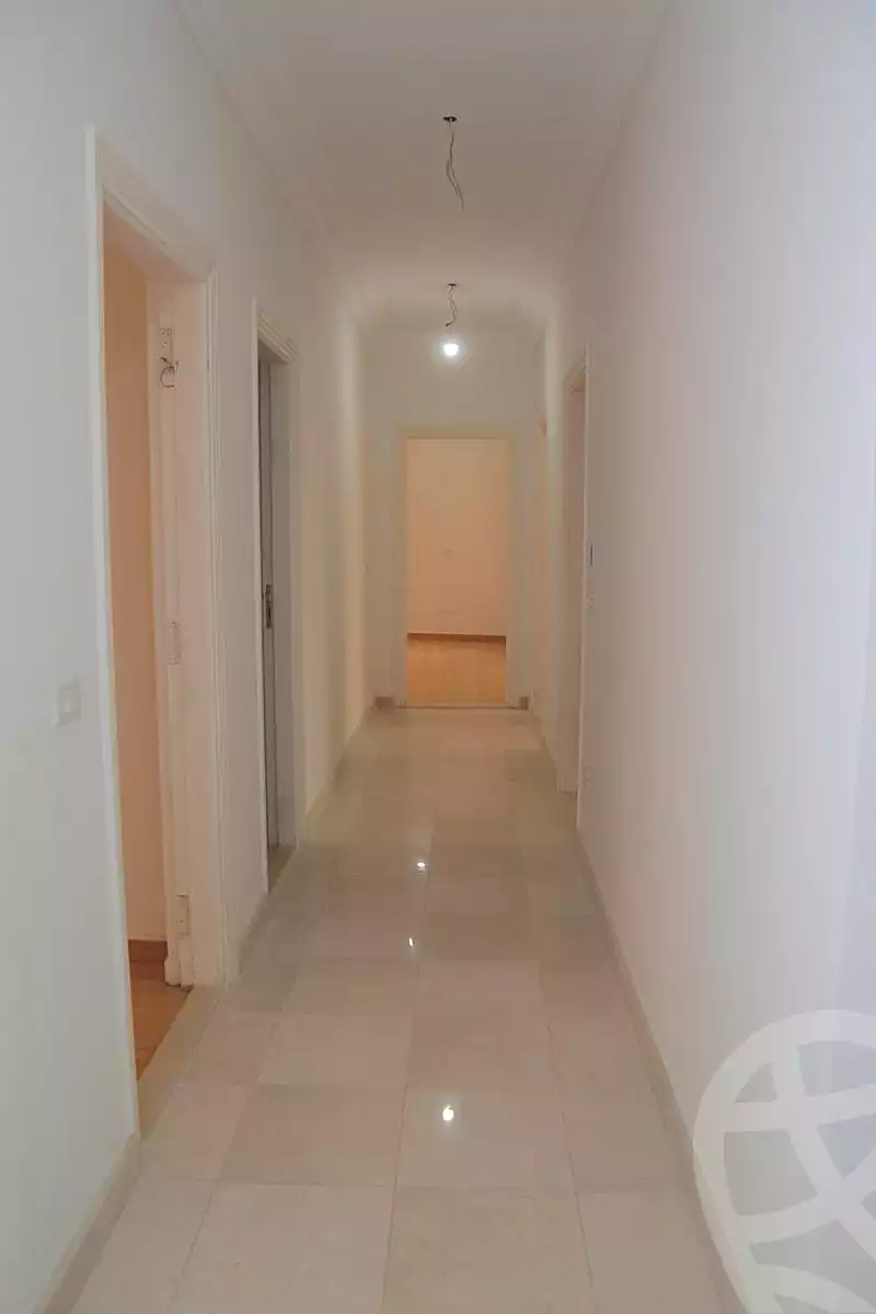 https://aqarmap.com.eg/ar/listing/7084345-for-sale-cairo-new-cairo-ganob-el-akadamiya-south-academy-b-taha-hussein-st