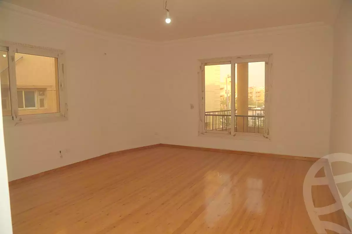 https://aqarmap.com.eg/ar/listing/7084345-for-sale-cairo-new-cairo-ganob-el-akadamiya-south-academy-b-taha-hussein-st