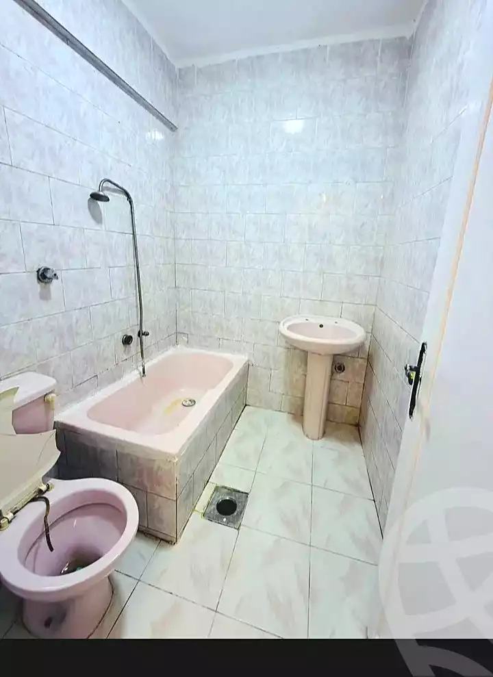 https://aqarmap.com.eg/en/listing/7091595-for-sale-alexandria-al-agamy-shataa-el-nakheel