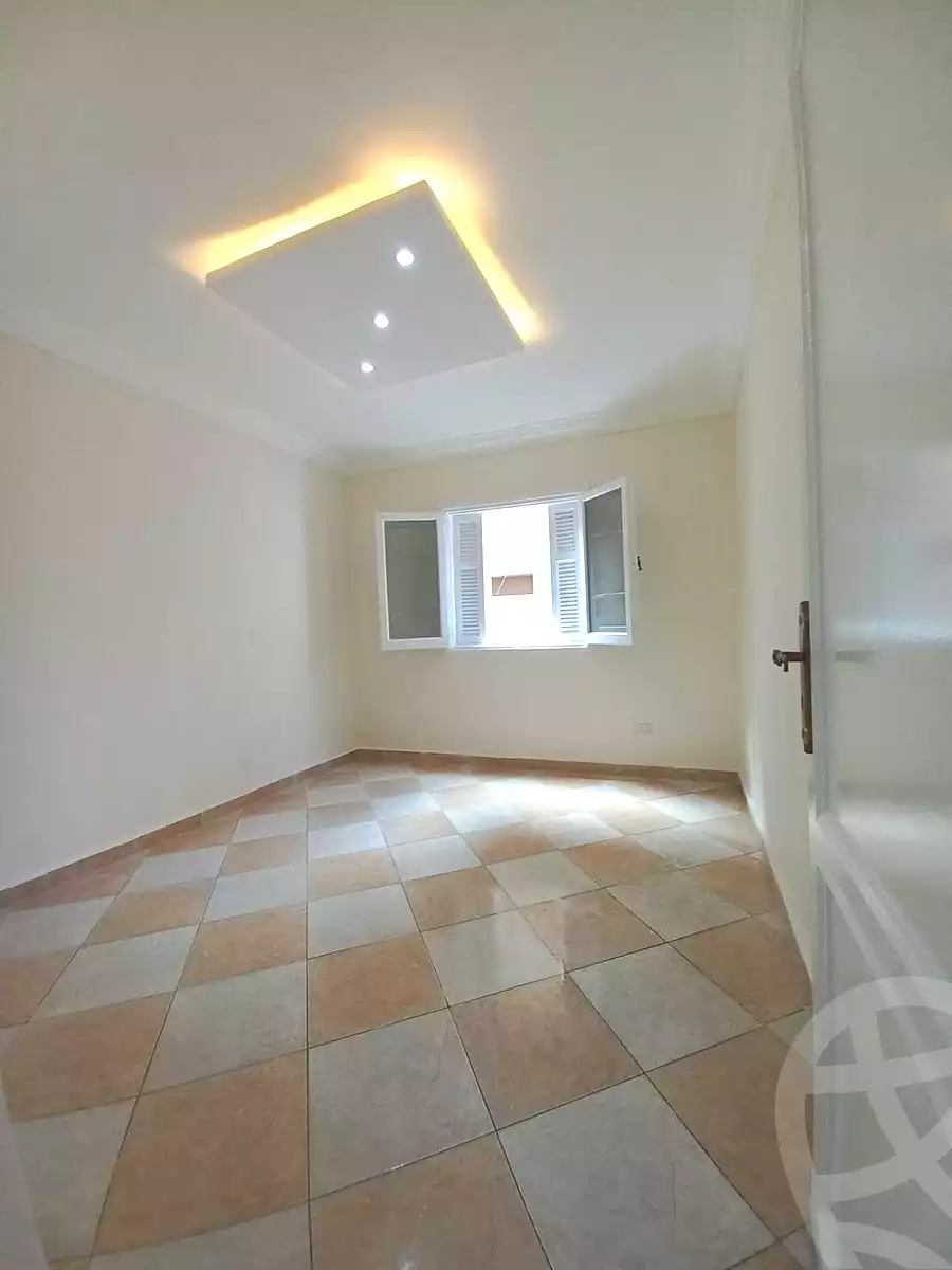 https://aqarmap.com.eg/ar/listing/7093479-for-sale-alexandria-el-asafra-shr-45
