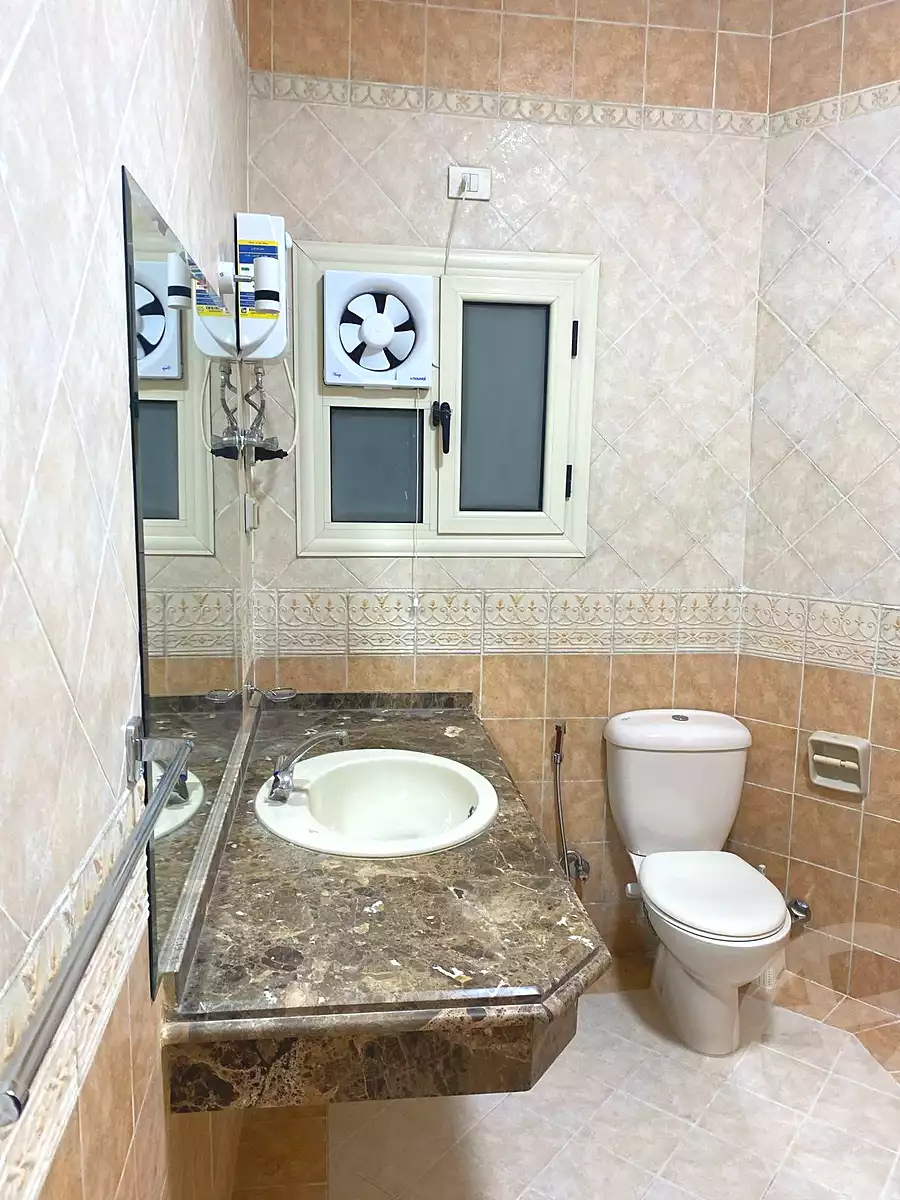 https://aqarmap.com.eg/ar/listing/7093621-for-rent-cairo-new-cairo-lrhb-city-phase-1-ahmed-rami-st
