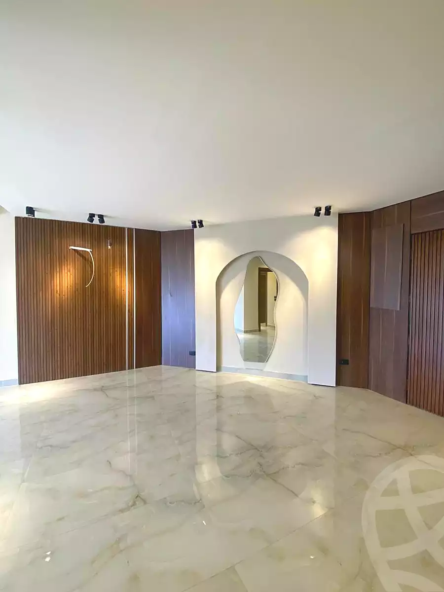 https://aqarmap.com.eg/en/listing/7093636-for-sale-cairo-new-cairo-compounds-hyde-park-centre-ville-hyde-park