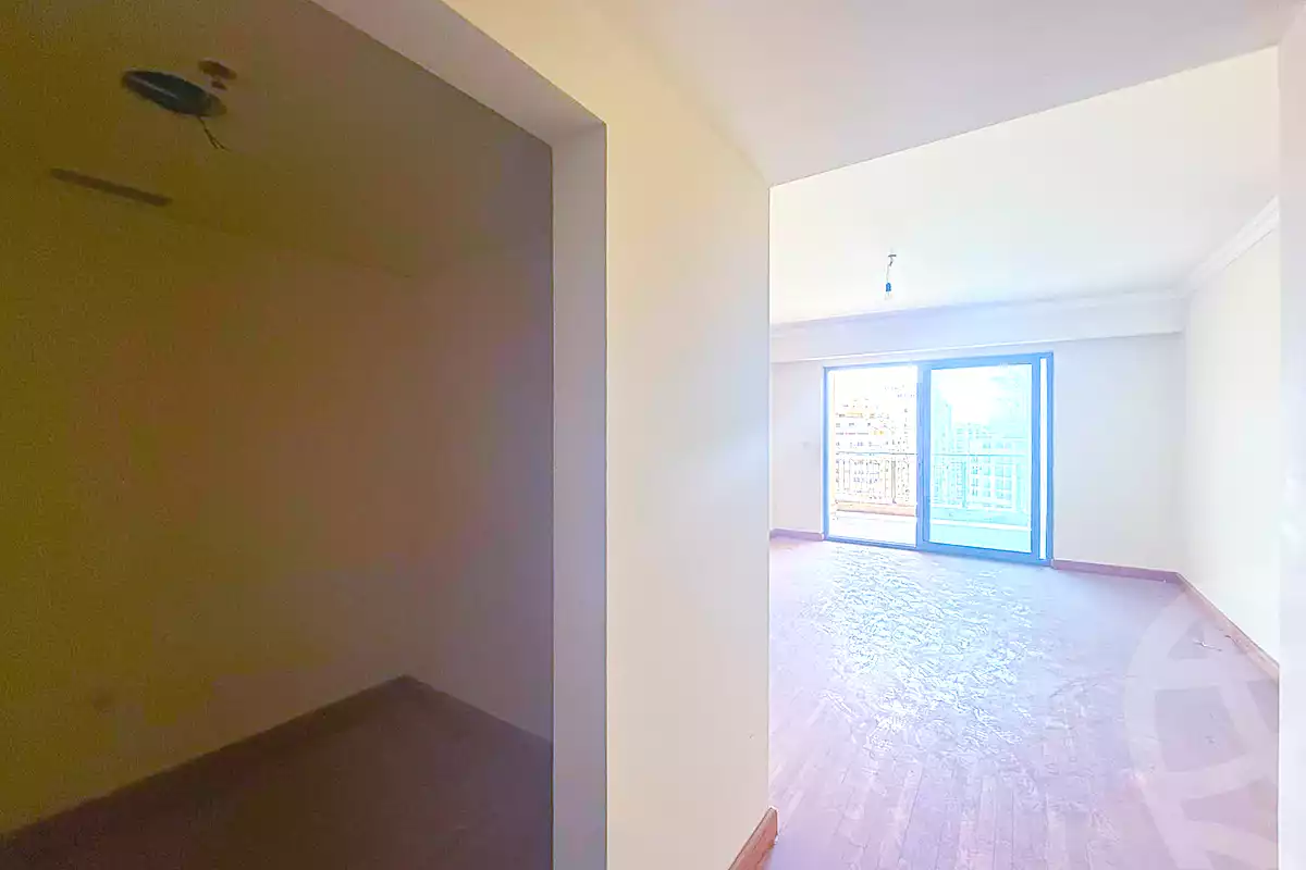 https://aqarmap.com.eg/ar/listing/7099874-for-sale-alexandria-san-stefano-san-stefano-grand-plaza