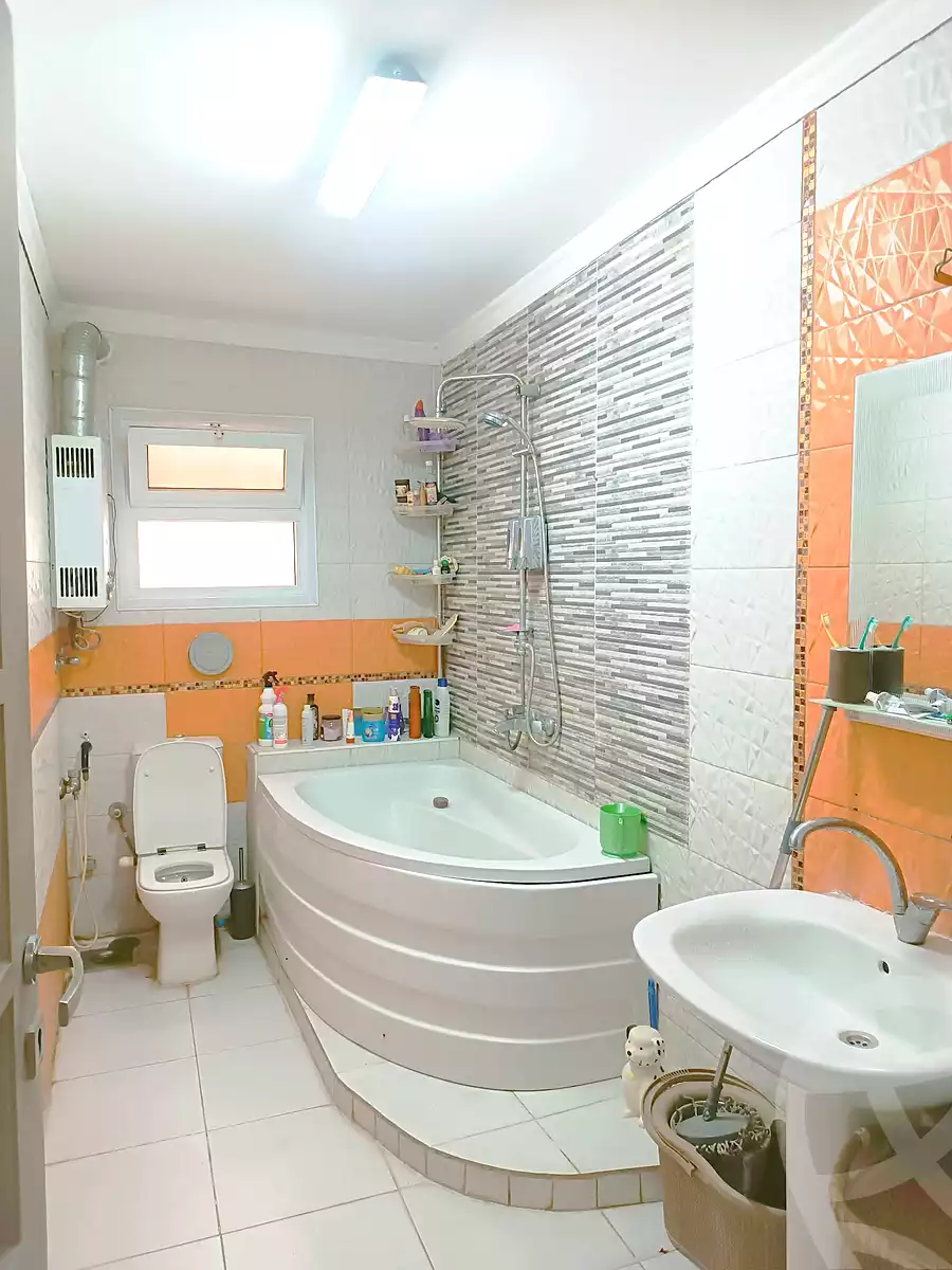 https://aqarmap.com.eg/en/listing/7101412-for-sale-cairo-heliopolis-gesr-elsuez-ibn-sender-square