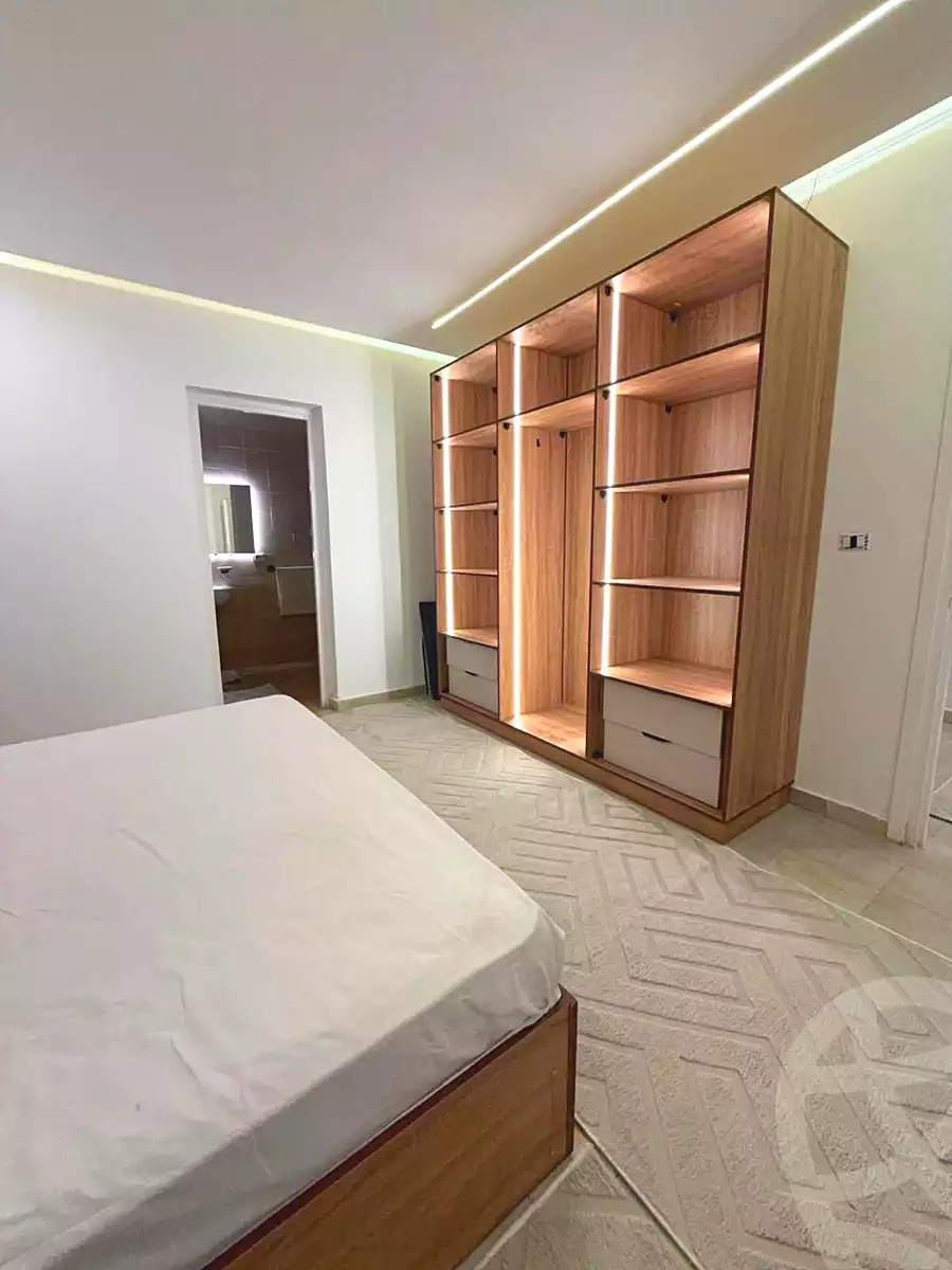 https://aqarmap.com.eg/ar/listing/7105754-for-rent-cairo-new-cairo-lrhb-city-phase-8