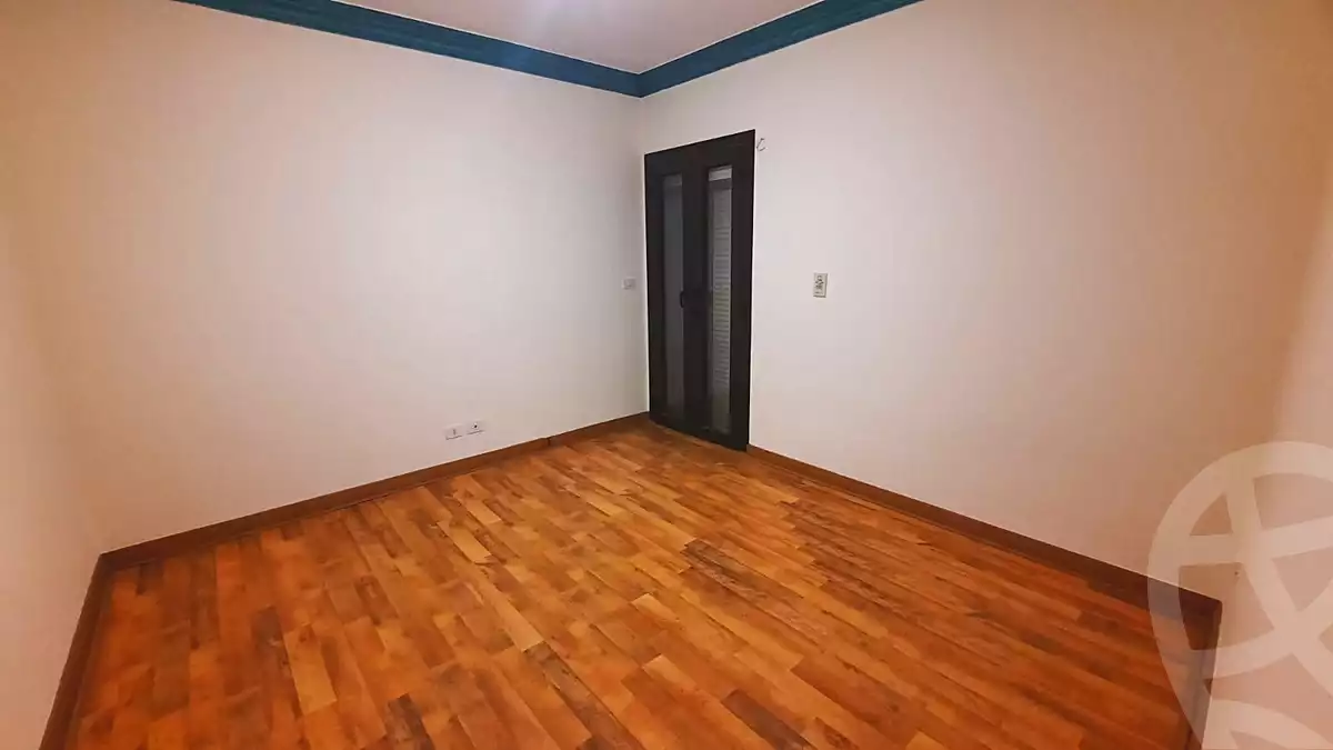 https://aqarmap.com.eg/ar/listing/7112605-for-sale-cairo-new-cairo-lrhb-city-phase-5-talaat-mostafa-st