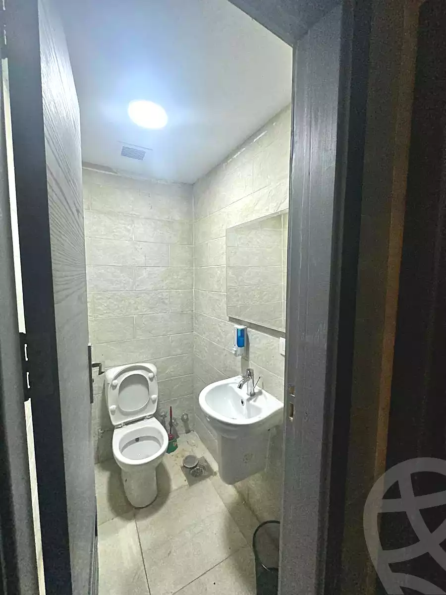 https://aqarmap.com.eg/ar/listing/7115610-for-sale-cairo-new-administrative-capital-r7-kmbwnd-bwk-mstr-byldr-jrwb