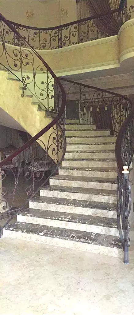 https://aqarmap.com.eg/ar/listing/7115835-for-sale-cairo-new-cairo-ganob-el-akadamiya-south-academy-d-khaled-ibn-el-waleed-st