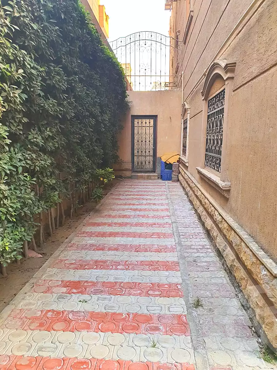 https://aqarmap.com.eg/ar/listing/7115835-for-sale-cairo-new-cairo-ganob-el-akadamiya-south-academy-d-khaled-ibn-el-waleed-st