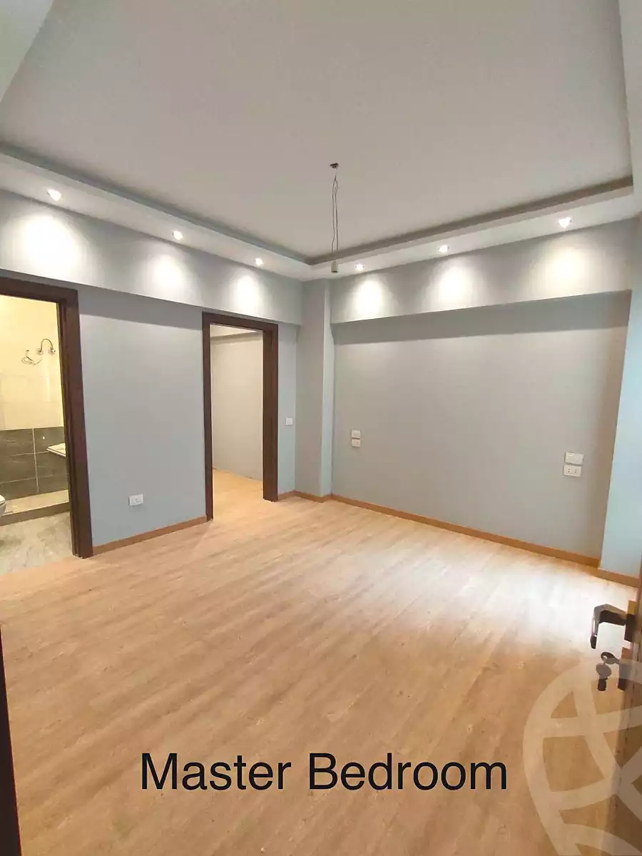 https://aqarmap.com.eg/ar/listing/7115925-for-sale-cairo-new-cairo-compounds-mountain-view-hyde-park