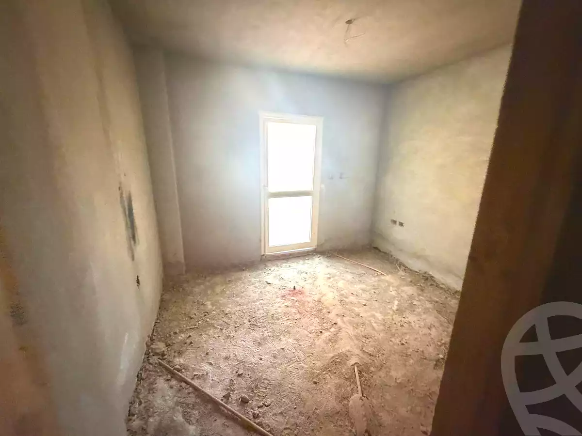 https://aqarmap.com.eg/en/listing/7119216-for-sale-cairo-new-cairo-compounds-dobat-el-modaraat-compound-deraa-misr