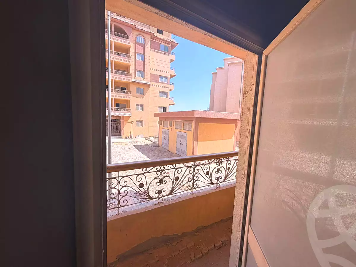 https://aqarmap.com.eg/en/listing/7119216-for-sale-cairo-new-cairo-compounds-dobat-el-modaraat-compound-deraa-misr