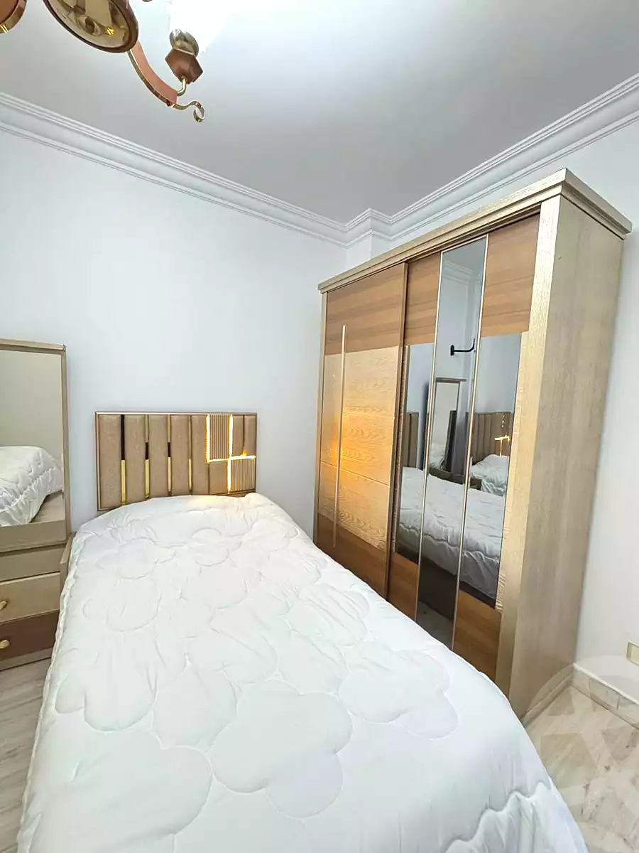https://aqarmap.com.eg/ar/listing/7119259-for-rent-cairo-new-cairo-lrhb-city-phase-1-youssef-el-sebaey-st