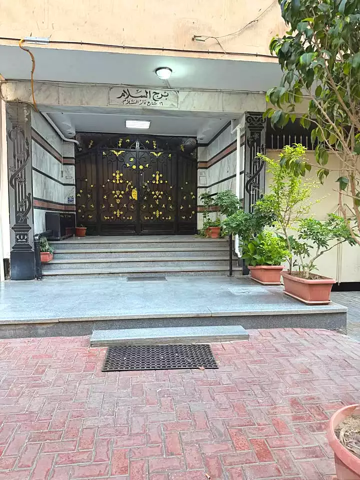 https://aqarmap.com.eg/ar/listing/7119691-for-sale-cairo-heliopolis-gesr-elsuez-ibn-sender-square
