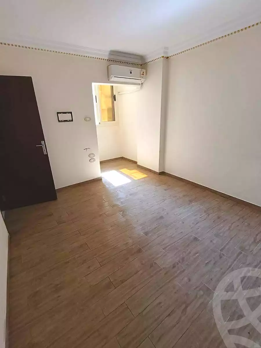https://aqarmap.com.eg/en/listing/7123699-for-sale-cairo-helwan-ahmed-enci-st