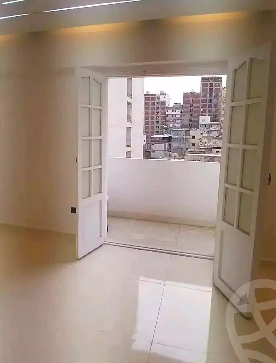 https://aqarmap.com.eg/ar/listing/7124026-for-sale-alexandria-sydy-bshr-sydy-bshr-bhry-mohamed-el-srafi-st.