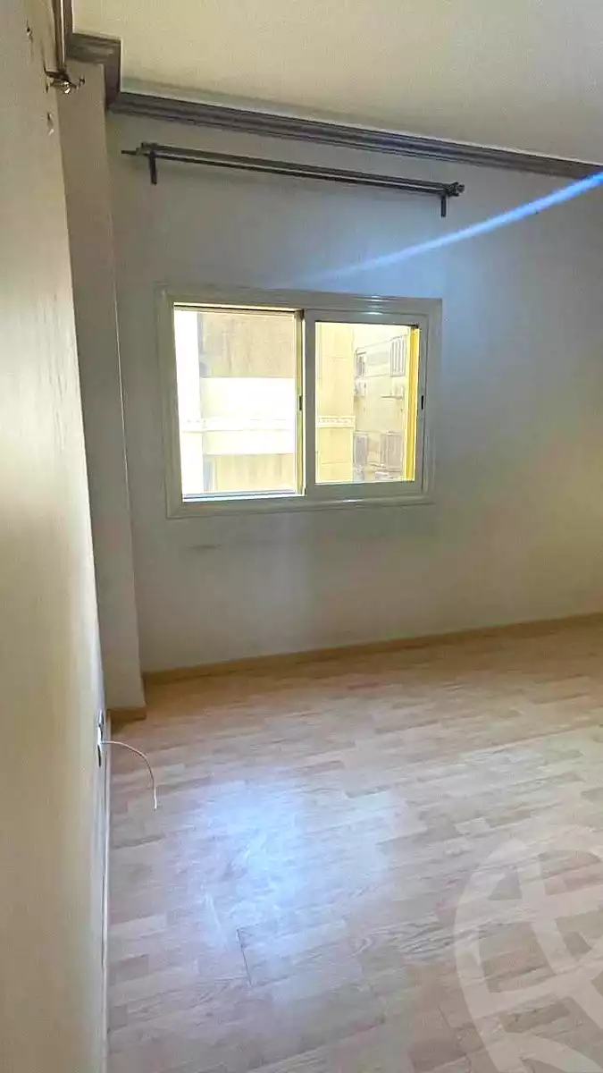 https://aqarmap.com.eg/ar/listing/7129981-for-sale-cairo-new-cairo-ganob-el-akadamiya-south-academy-a-el-shaheed-atef-el-sadat-st