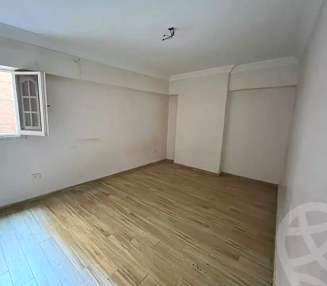 https://aqarmap.com.eg/ar/listing/7130139-for-rent-alexandria-moharram-bey-kanal-al-mahmoudeya-al-bahri-st