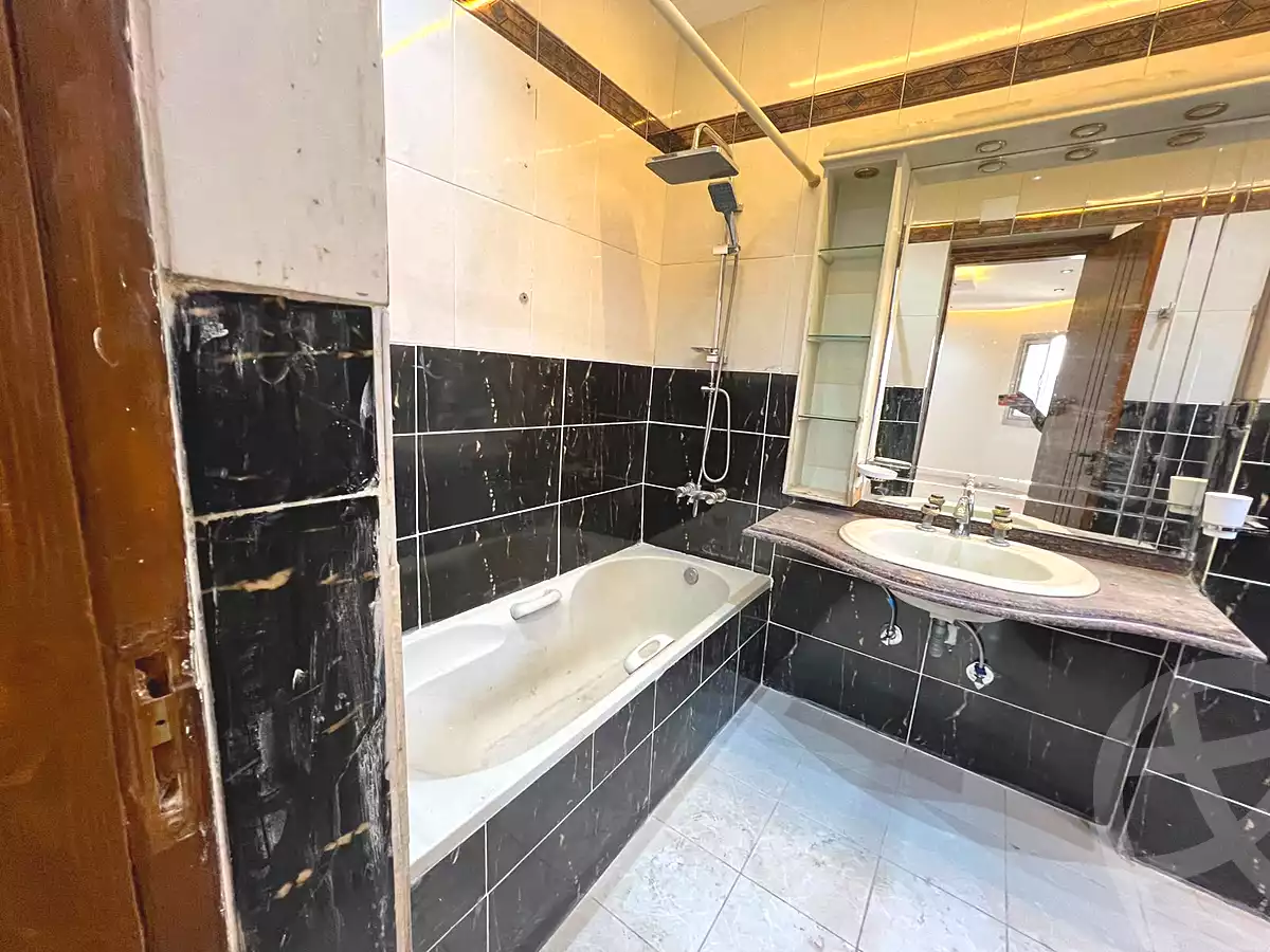 https://aqarmap.com.eg/ar/listing/7131199-for-sale-cairo-el-mohandesen-shareaa-ahmed-orabi