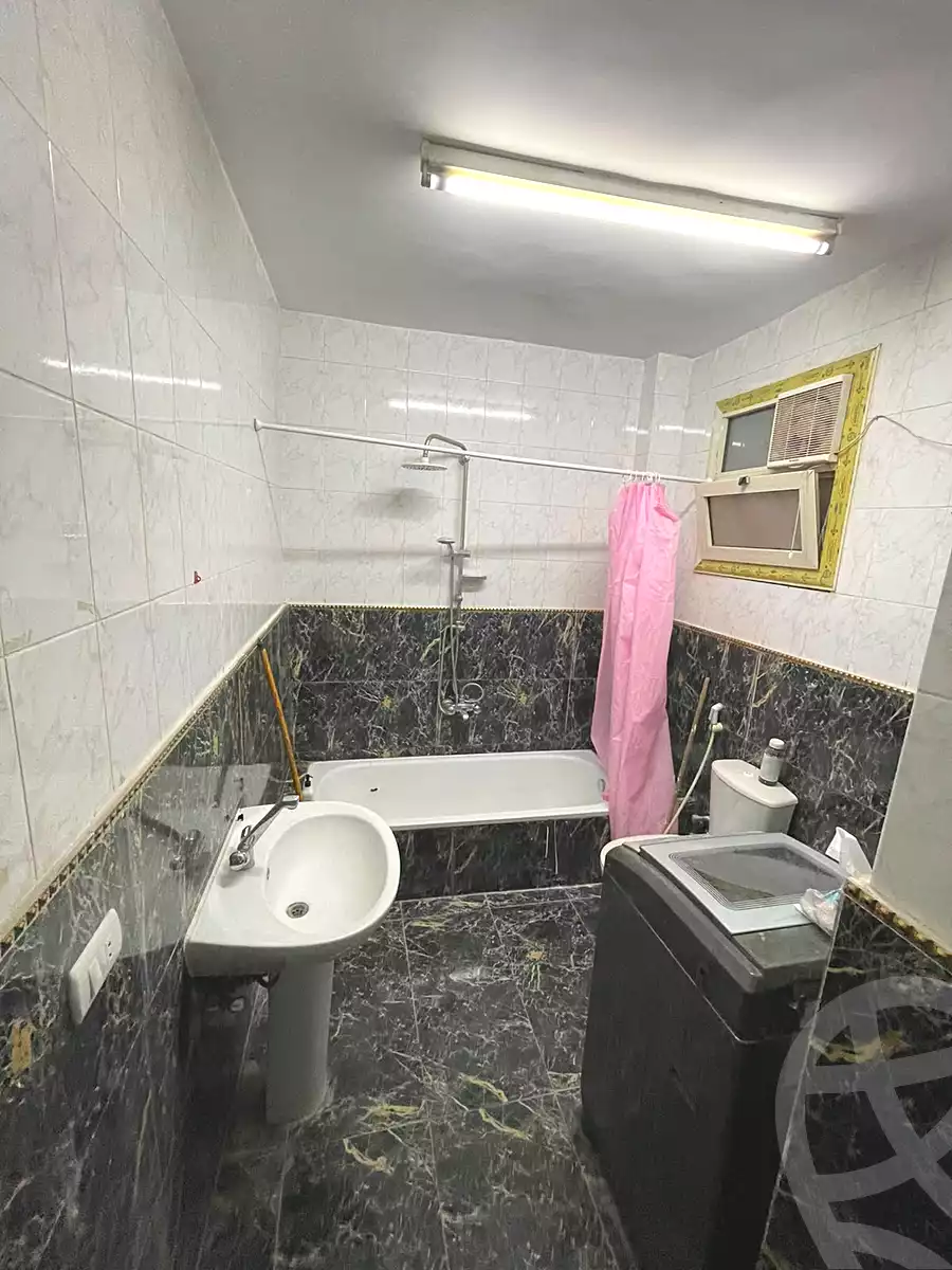 https://aqarmap.com.eg/ar/listing/7134539-for-sale-cairo-6th-of-october-el-ahyaa-neighborhood-2nd-divided-from-al-kafrawei-st