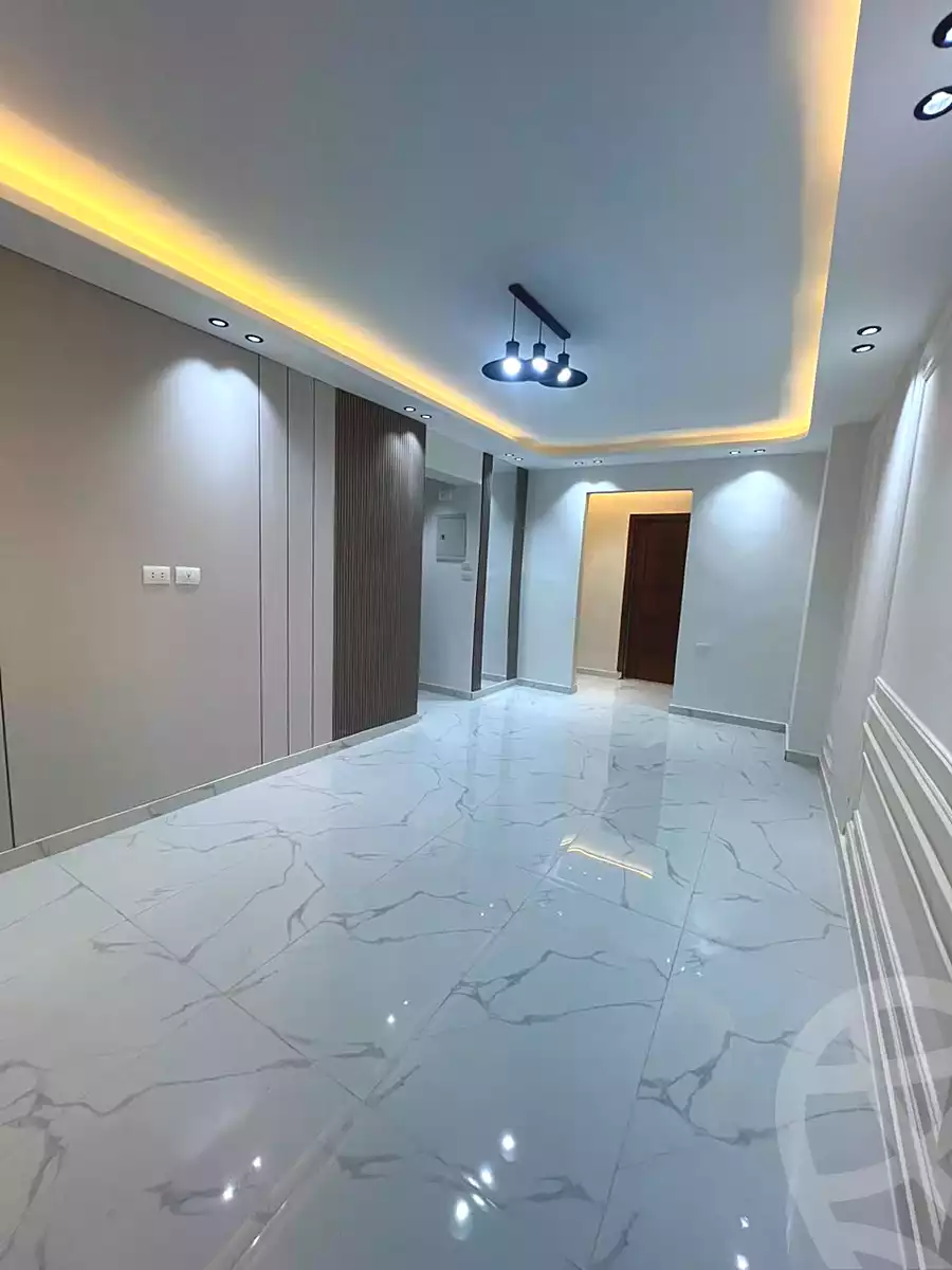 https://aqarmap.com.eg/ar/listing/7141283-for-sale-cairo-6th-of-october-el-ahyaa-neighborhood-3rd-al-hay-al-thalith-st