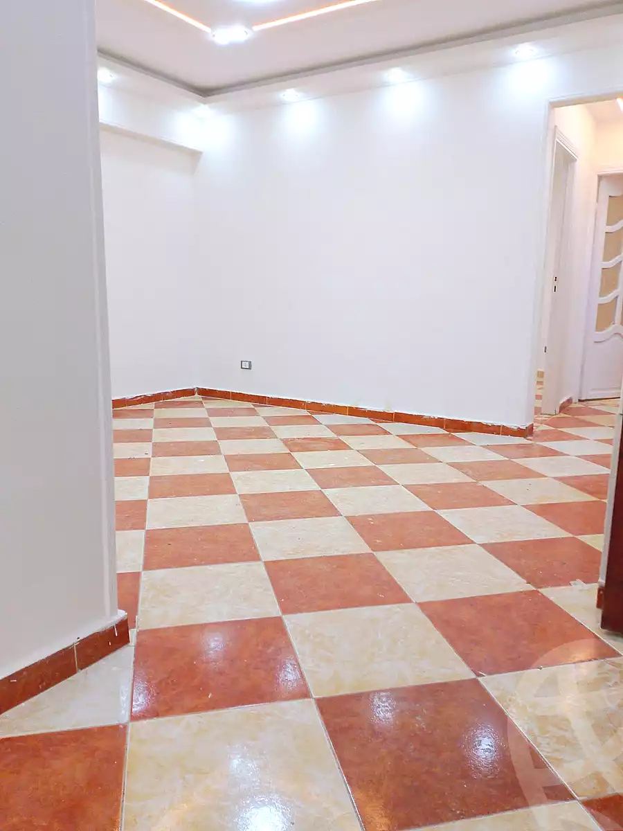 https://aqarmap.com.eg/ar/listing/7144834-for-sale-alexandria-new-miami-street-10