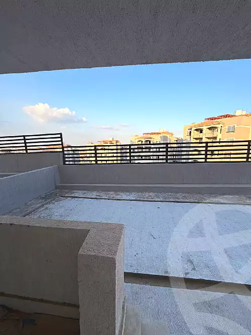 https://aqarmap.com.eg/ar/listing/7147961-for-sale-cairo-el-sheikh-zayed-city-compounds-el-khamayel